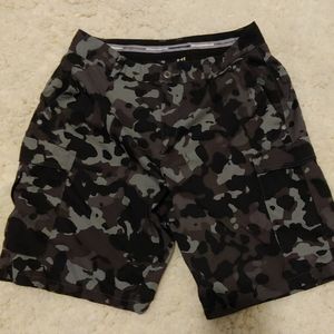 Men's Under Armour shorts size 32